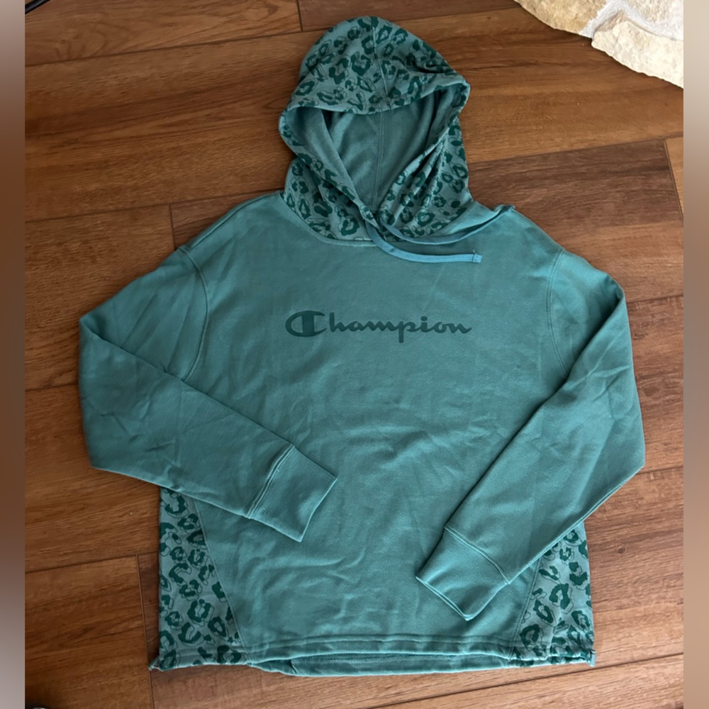 Champion Animal Print Sweatshirt Pullover Hoodie NWOT Color Teal Women’s Size‎ M